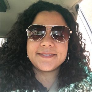 Meet your Posher, Carla